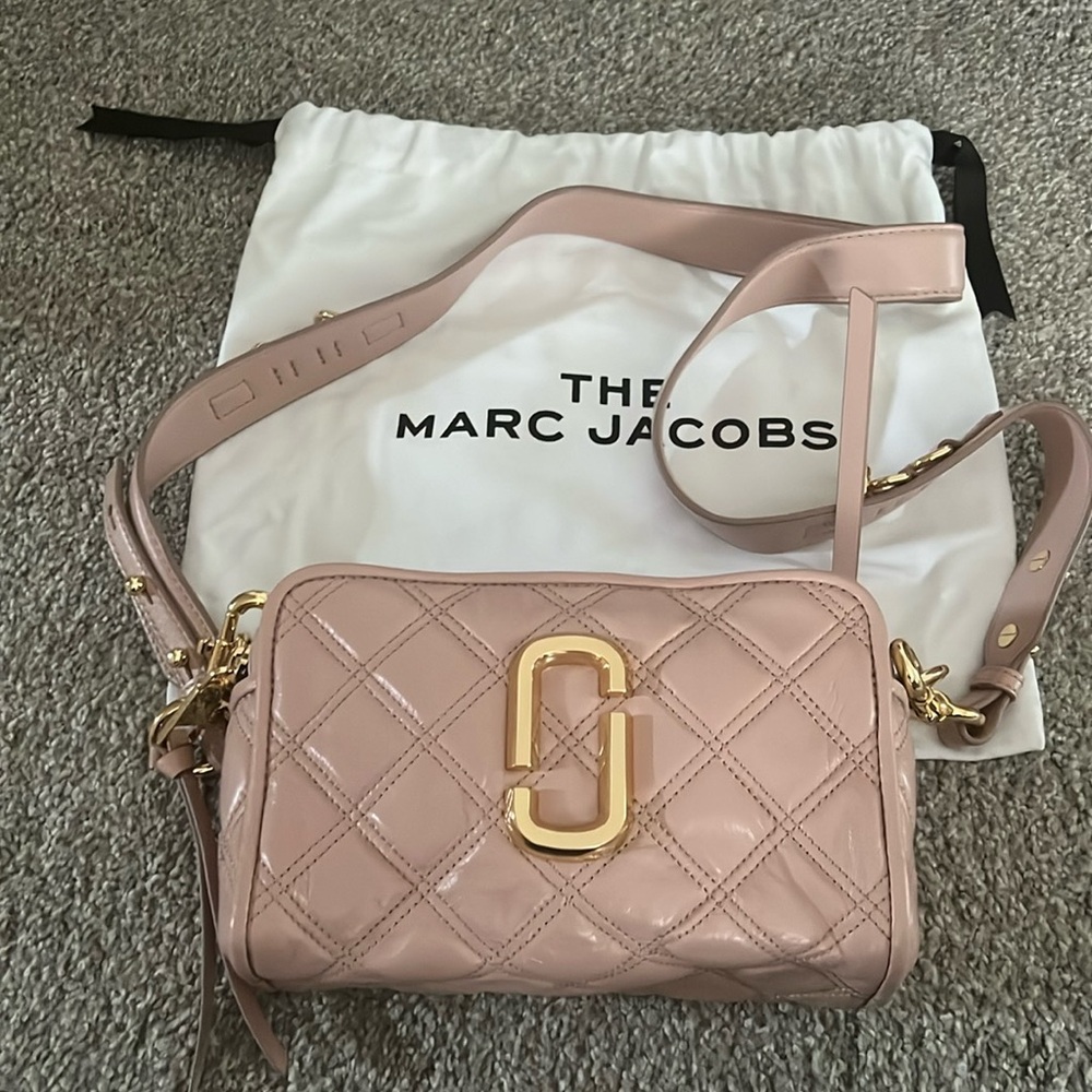 Excellent condition Marc Jacob’s pink quilted camera bag.